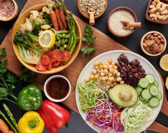 1. Nutricionista Clara Guimarães em Consultório Descrição da Imagem: Nutricionista Clara Guimarães, formada pela UNIFSA, especialista em nutrição clínica e esportiva, atendendo em Teresina, PI, com planos alimentares personalizados. 2. Plano Alimentar Personalizado Descrição da Imagem: Plano alimentar personalizado criado por Clara Guimarães, com foco em resultados duradouros e sustentáveis, respeitando o estilo de vida e necessidades de cada paciente. 3. Clara Guimarães: Especialista em Nutrição Clínica e Esportiva Descrição da Imagem: Clara Guimarães, nutricionista formada pela UNIFSA com pós-graduação pelo Coimbra Academy, oferece consultas em Teresina com abordagem prática e acessível. 4. Conteúdos Exclusivos de Nutrição **Descrição da Imagem**: Clara Guimarães, nutricionista especializada, oferece conteúdos exclusivos sobre nutrição clínica e esportiva na Kiwify, promovendo conhecimento acessível e especializado. 5. Atendimento Nutricional em Teresina, PI **Descrição da Imagem**: Clara Guimarães, nutricionista formada e especialista em exames laboratoriais, realiza atendimentos em Teresina, PI, com foco na saúde e bem-estar dos pacientes.